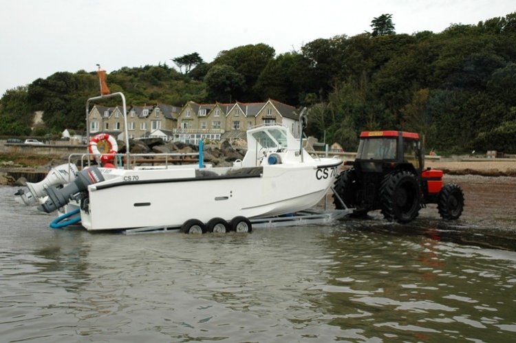 6m SERIES 2 4m BEAM Length 6 2m 6 9m Cheetah Marine LLP